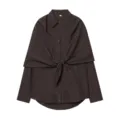 Détail de la chemise à manches longues à carreaux marron avec nœud à l'avant. - S / Marron