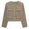 Veste courte en tweed chic avec col rond, boutons dorés et quatre poches avant élégantes. - S / Vert clair