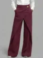 Detailansicht der Damen Leinen-Hose mit hohem Bund, Wickel-Design und dekorativem Knopf. - S / Burgunderrot