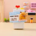 Süße Kapi-Bar-Miniatur-Kühlschrank-Desktop-Dekoration mit lustigem Slogan-Abzeichen Geschenk. - Wasserschwein Arbeitsausweis (Jetzt Feierabend) / 1221-1 Feierabend gemacht
