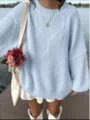 Detailaufnahme eines hellblauen Zopfmuster-Pullover mit Rautenstruktur und weichem Material. - Einheitsgröße / Hellblau
