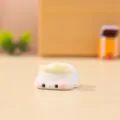 Niedliches Beflockung Tier Desktop Ornament Variante, weisse Figur mit gelber Krone. - Beflockte Tangyuan Figur (3153) / Weiß