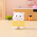 Süße weiße Katzenfigur mit lustigem Schild, Resin Schreibtisch Deko für Home Office - Ornament-Serie / Kleine Süße Katze (2795) / 2795 Süße Katze