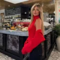 Κομψό φθινοπωρινό σετ πλεκτών με αμάνικο halter top και ασορτί πουλόβερ με μακριά μανίκια. - Ένα μέγεθος / Σετ / Κόκκινο