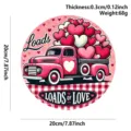 Rundes Holz-Valentinstag-Dekorationsschild mit süßem rosa LKW-Herz-Design für Wand. - Rosa-Weiß Karierter Liebeslaster
