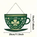 Rustikales Holztürschild im Kaffeetassen-Design mit Kleeblatt-Motiv für Kaffeebar und Küche. - Stil A Vierblättriges Kleeblatt