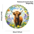 Rustikales Highland Rind Holzschild runde Blumen Wanddekoration fur Ihr Zuhause 20cm - 20*20*0.3cm / Frühlingsschild aus Holz mit Hochlandrind auf der Wiese und Blumen