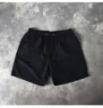 Vue de détail de short décontracté noir pour homme, avec taille élastique et cordon de serrage. - M / Bas / Noir