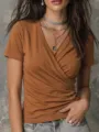 T-shirt casual da donna color caramello incrociata con scollo a V e maniche corte. - Taglia S / Top / Colore caramello