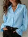 Camicia donna azzurra a maniche lunghe con dettagli in pizzo fine e bottoni eleganti. - Taglia S / Azzurro