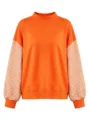 Detalle de sudadera naranja con mangas abullonadas de cuadros, cuello alto y ribetes acanalados. - S / Tops / Naranja