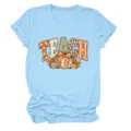 Lichtblauwe korte mouw T-shirt met TEACH grafische print en schattig herfst pompoen ontwerp. - S / Tops / Lichtblauw