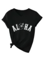 Vue detaillee du t-shirt femme noir a col V manches courtes avec graphique Aloha et noeud. - S / Hauts / Noir
