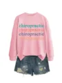 Felpa casual rosa a maniche lunghe con scollo rotondo e pantaloncini di jeans strappati. - Taglia S / Top / Rosa