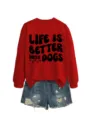 Lässiger roter Rundhals-Pullover mit Hundespruch und stylischen destroy Jeans-Shorts. - S / Oberteile / Rot