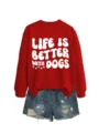 Roter langarm Pullover mit grafischem Text kombiniert mit zerrissenen Jeansshorts Damen. - S / Oberteile / Rot