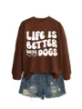 Bequemer brauner Langarm-Sweater für Damen kombiniert mit Destroyed-Jeansshorts im Freizeitlook - S / Oberteile / Kaffeebraun