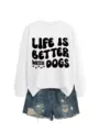 Damen weißes langarm sweatshirt kombiniert mit blauen jeansshorts, lässiger hundespruch top. - S / Oberteile / Weißes Sweatshirt (Schwarze Schrift)