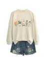 Felpa girocollo a manica lunga con stampa d'arte carina e pantaloncini di jeans - Taglia S / Top / Colore sabbia