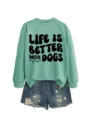 Lässiger mintgrüner Langarm-Pullover mit Hundeprint kombiniert mit Jeansshorts für Damen. - S / Oberteile / Hellgrünes Sweatshirt (Schwarze Schrift)