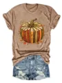 Lässiges Herbst Kürbis Buch Grafik T-Shirt mit Denim-Shorts Detailansicht des Aufdrucks. - Hellkaffee