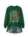 Détail de sweat-shirt graphique vert pour femme avec texte de fête et short en jean. - S / Hauts / Sweat-shirt vert foncé (motif de texte blanc)