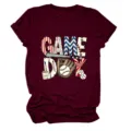 Modische lässige Damen Game Day Baseball Motiv Rundhalsausschnitt Kurzarm T-Shirt. - S / Oberteile / Burgunderrot