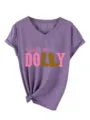 Lässiges lila V-Ausschnitt Kurzarm Damen T-Shirt mit Dolly-Grafik und Knotensaum. - Lila