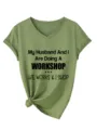 T-shirt femme décontracté à col V et manches courtes avec imprimé lettre et nœud. - Hauts / Vert Olive (Police Noire) / S
