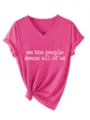 Maglietta rosa da donna con scollo a V e maniche corte con slogan stampato sul davanti. - Rosso Rosa (Stampa Bianca)