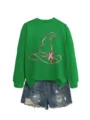 Felpa verde a manica lunga con stampa cappello da strega con nastro rosa e shorts di jeans. - Taglia S / Top / Verde erba
