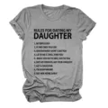 Dettaglio t-shirt grigia a maniche corte con testo divertente di regole d'amore. - Taglia S / Top / Grigio Scuro (Font Nero)