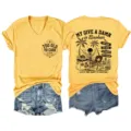Maglietta grafica donna gialla collo a V manica corta con stampa spiaggia trendy e pantaloncini. - Taglia S / Top / Giallo