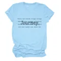 T-shirt femme bleu clair à manches courtes avec imprimé lettrage inspirant et col rond classique. - S / Hauts / Bleu Clair (Texte Noir)
