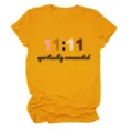 Casual gele dames T-shirt met korte mouwen en een stijlvolle spirituele tekstprint. - S / Tops / Mosterdgeel (Zwarte Print)