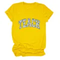 Gele dames t-shirt met bloemletterprint, korte mouwen, ronde hals, gedetailleerd close-up. - Tops / Geel / S