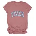 Dames casual korte mouw t-shirt met ronde hals en blauwe bloemige teach letter print voor stijl. - Tops / Roségoud / S