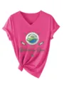 T-shirt femme rose à col V manches courtes avec détail graphique de golf et nœud tendance. - Rose rouge