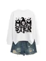 Halloween MOMSTER Motiv Detail auf weißem Pullover Sweatshirt mit modischem Jeansshorts Set - S / Oberteile / Weißes Sweatshirt (Schwarzes Textmuster)