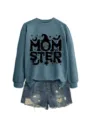 Lässiger Damen Langarm Pullover kombiniert mit destroyed Jeansshorts, Halloween Outfit. - S / Oberteile / Blaues Sweatshirt (Schwarzes Textmuster)