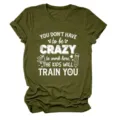Lässiges olivgrünes T-Shirt mit lustigem Spruch, bequemer Rundhalsausschnitt und kurze Ärmel. - S / Oberteile / Armeegrün (Weißen Text)
