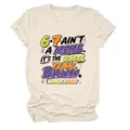 Casual dames t-shirt met ronde hals en korte mouwen en grappige schooljaar meme print. - S / Tops / Zandkleur