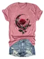 Damen rosa Kurzarm T-Shirt mit Mond und Rosen Print kombiniert mit Jeansshorts. - S / Top (3818) / Pfirsich