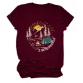 Maglietta casual a maniche corte da donna, top girocollo bordeaux con stampa campeggio. - Taglia S / Top / Borgogna