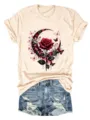 Nahaufnahme des roten Rosen- und Mond-Grafikdrucks auf dem lässigen Baumwoll-T-Shirt. - S / Top (3818) / Aprikose