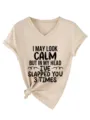Casual γυναικείο T-shirt με V λαιμόκοψη και κοντό μανίκι με αστείο τύπωμα και κόμπο. - S / Tops / Χρώμα της Άμμου