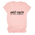 Casual minimalistisch roze dames t-shirt met korte mouwen en ronde hals en sloganprint. - S / Tops / Roze