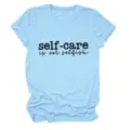 Casual dames lichtblauw t-shirt met korte mouwen en ronde hals voorzien van motiverende opdruk. - S / Tops / Lichtblauw