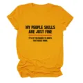 Maglietta casual da donna a maniche corte con scollo rotondo e stampa slogan divertente. - Taglia S / Top / giallo senape