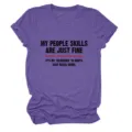 Maglietta casual da donna a maniche corte con stampa slogan divertente viola girocollo top chic - Taglia S / Top / Viola (Testo Nero Grafica a Colori)
